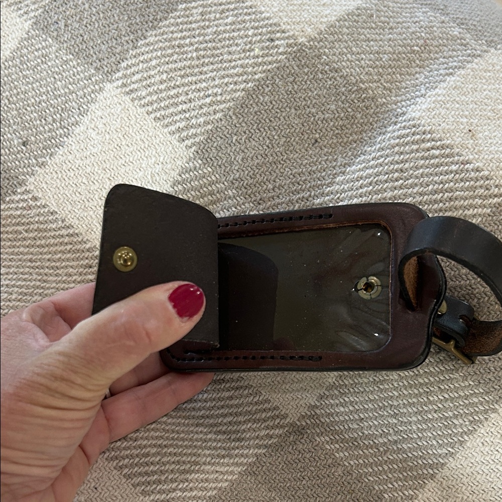 Elegant Brown Leather Filson Men's Bag Tag - Picture 2 of 3